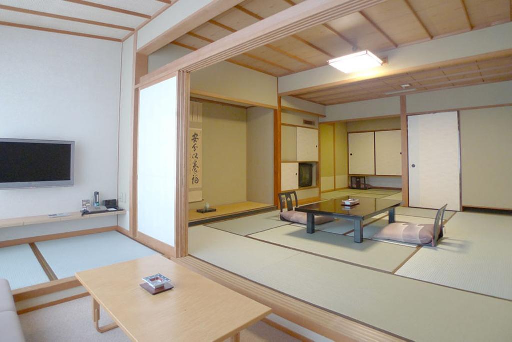 Kozantei Ubuya Hotel Fujikawaguchiko Buitenkant foto